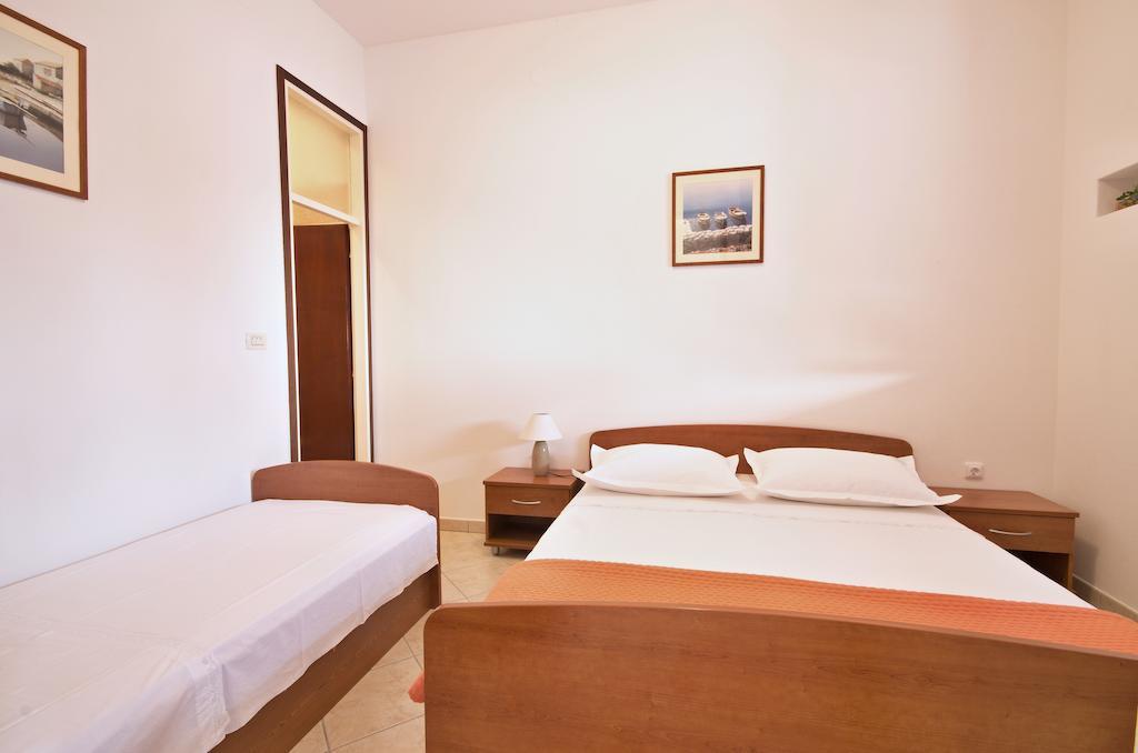 Apartment Zara 2 With Boat Place Mimice Δωμάτιο φωτογραφία