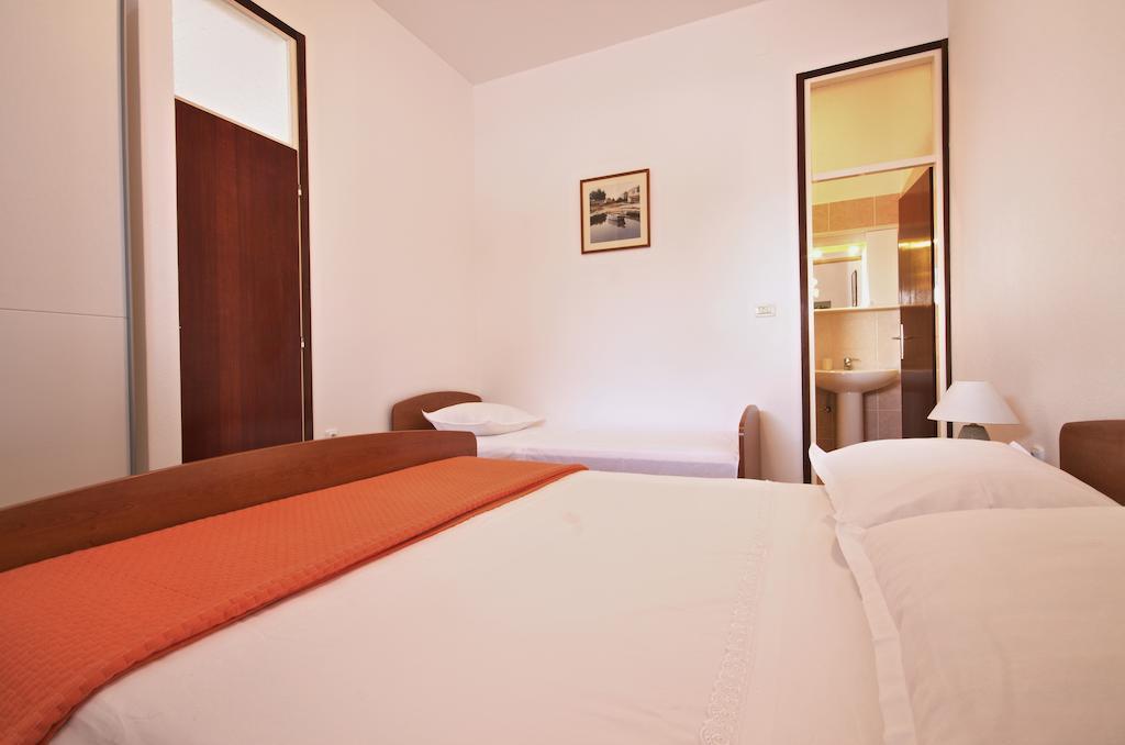 Apartment Zara 2 With Boat Place Mimice Εξωτερικό φωτογραφία