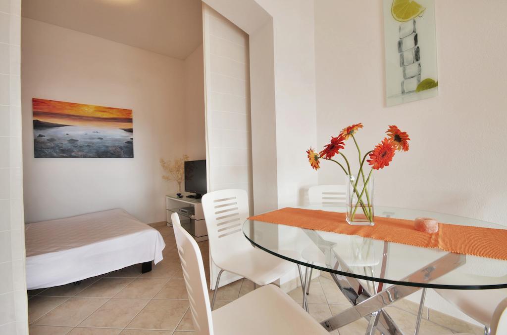 Apartment Zara 2 With Boat Place Mimice Εξωτερικό φωτογραφία